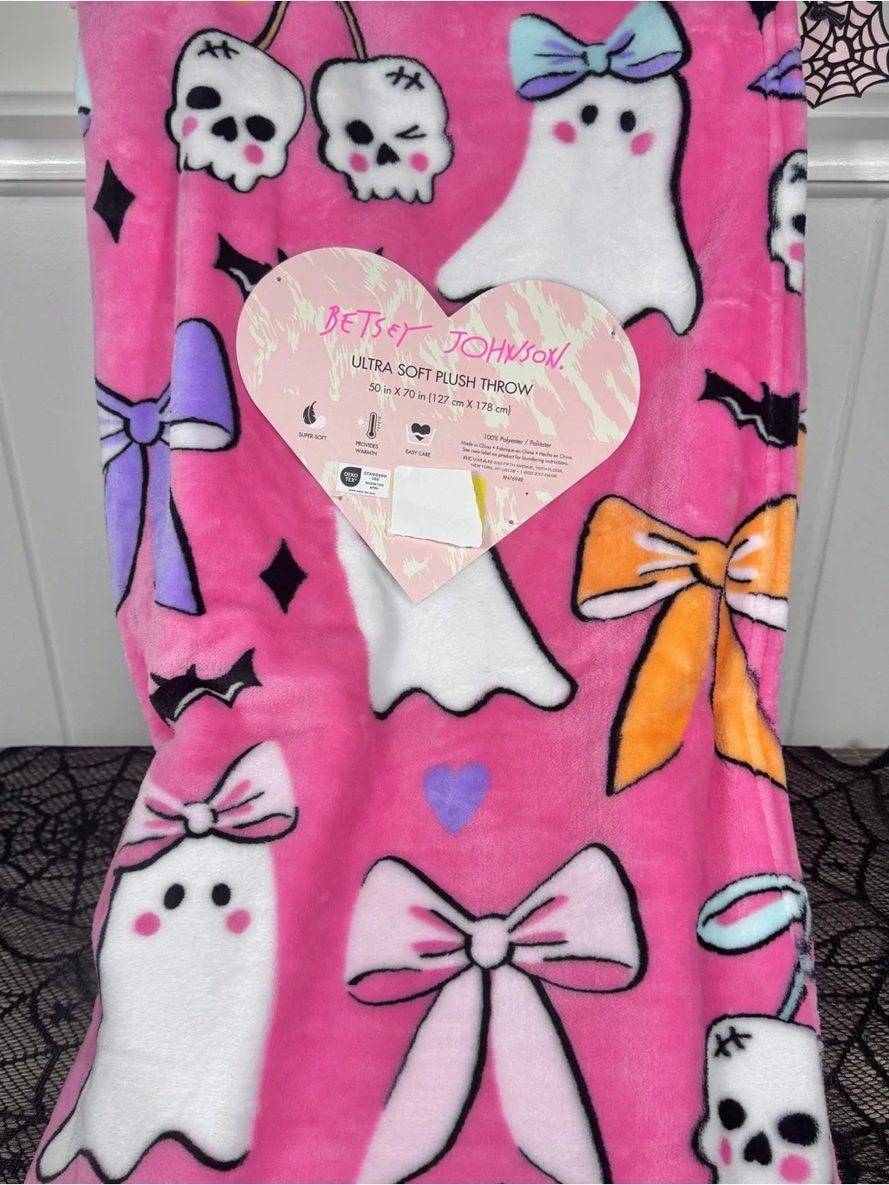 NEW Betsey Johnson Ghosts Skulls and Bows Halloween Blanket